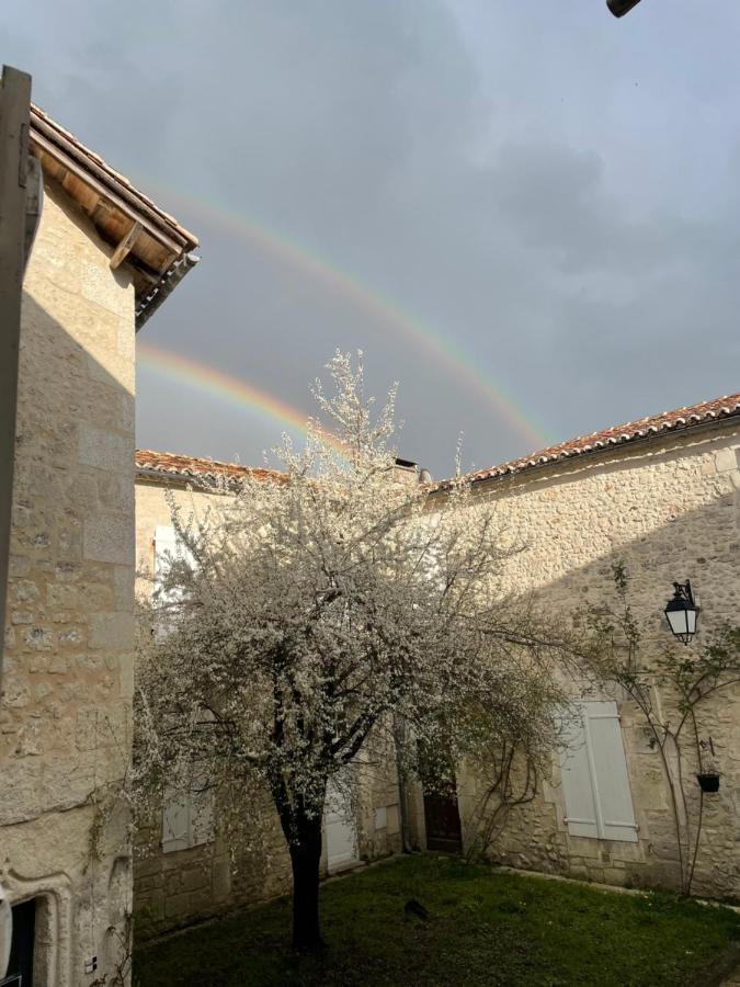 Villebois-Lavalette Auberge Du Boisne المظهر الخارجي الصورة
